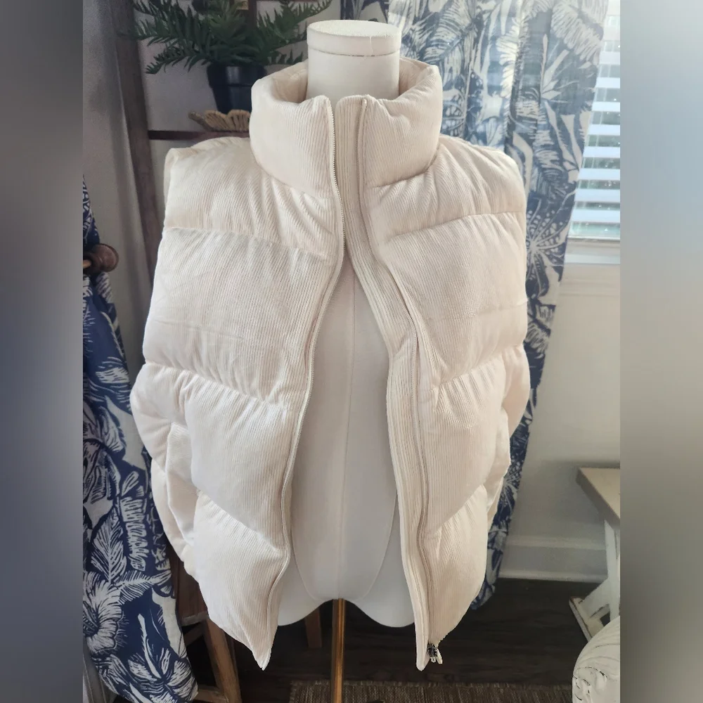 Nuuds Velour Puffer Vest In Bone